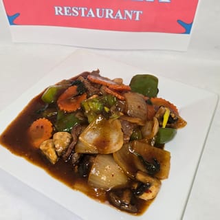 Pad Kra Pao Dinner (Hot Basil) (M)