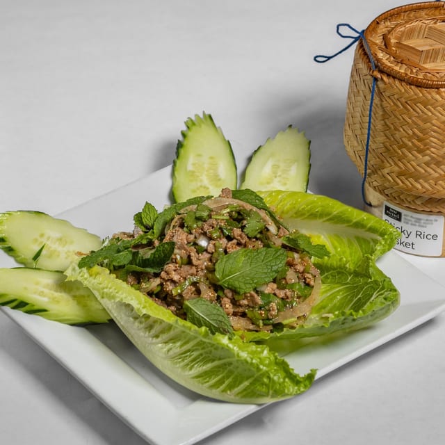 Larb Seen (Raw) With Tripe.