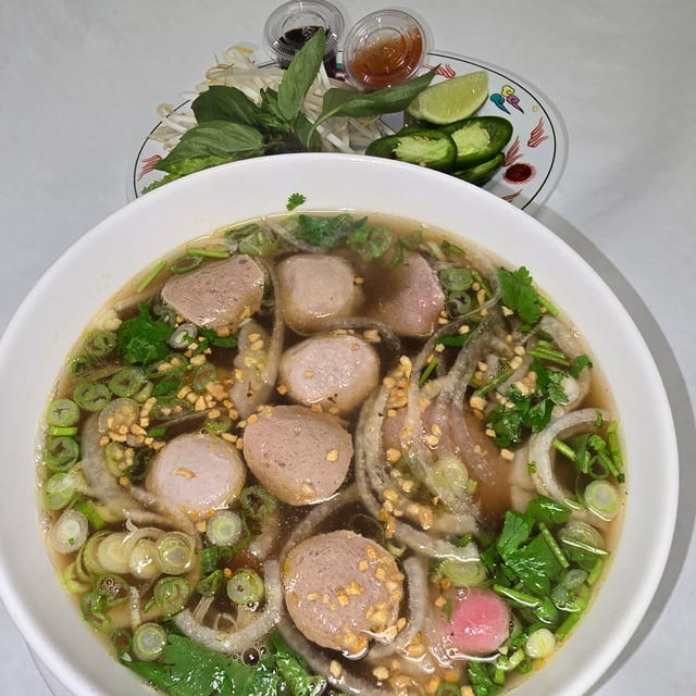 Pho Large Beef + Meatball (M).